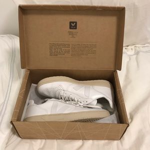 Only worn once Veja V10 sneakers